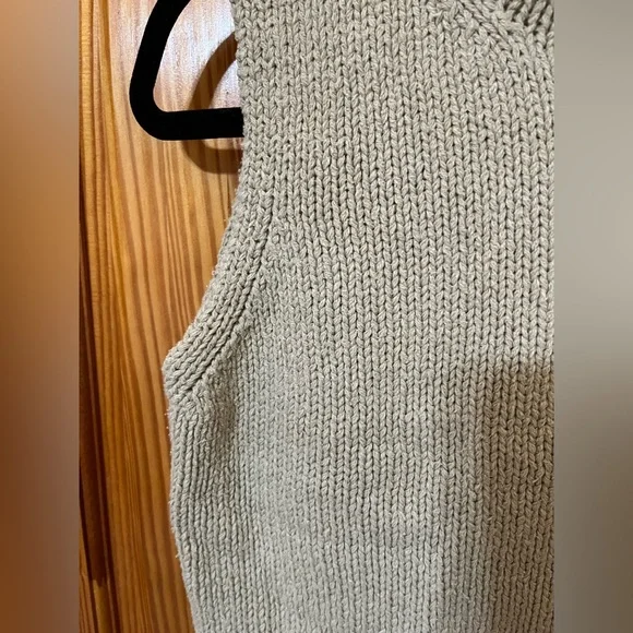 L.L.Bean Vintage Sleeveless Knit Top in Beige - Picture 6 of 8